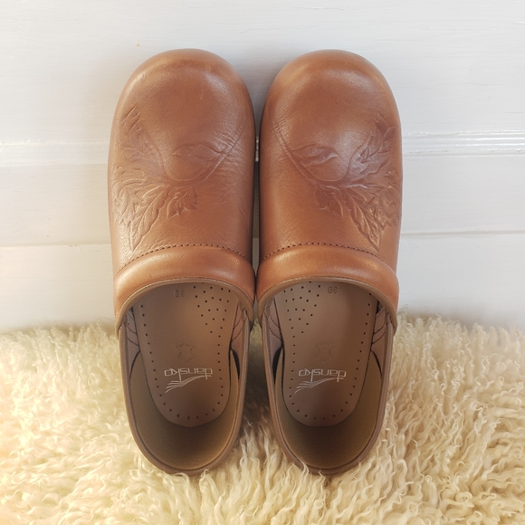 🌟SEE NEW LISTING🌟HP!🌾Limited Edition☆Dansko Honey Clogs☆Floral Embossed☆EU39- - Picture 3 of 16